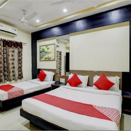 Hotel Krishna Palace Ahmedabad Esterno foto