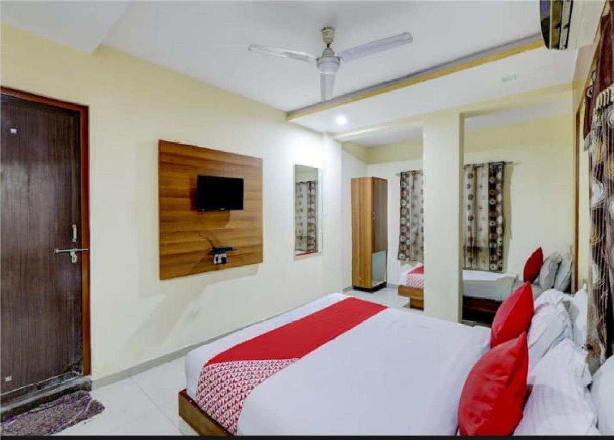 Hotel Krishna Palace Ahmedabad Esterno foto