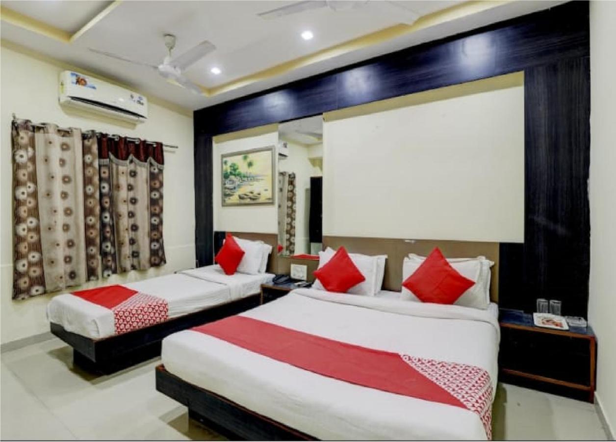 Hotel Krishna Palace Ahmedabad Esterno foto