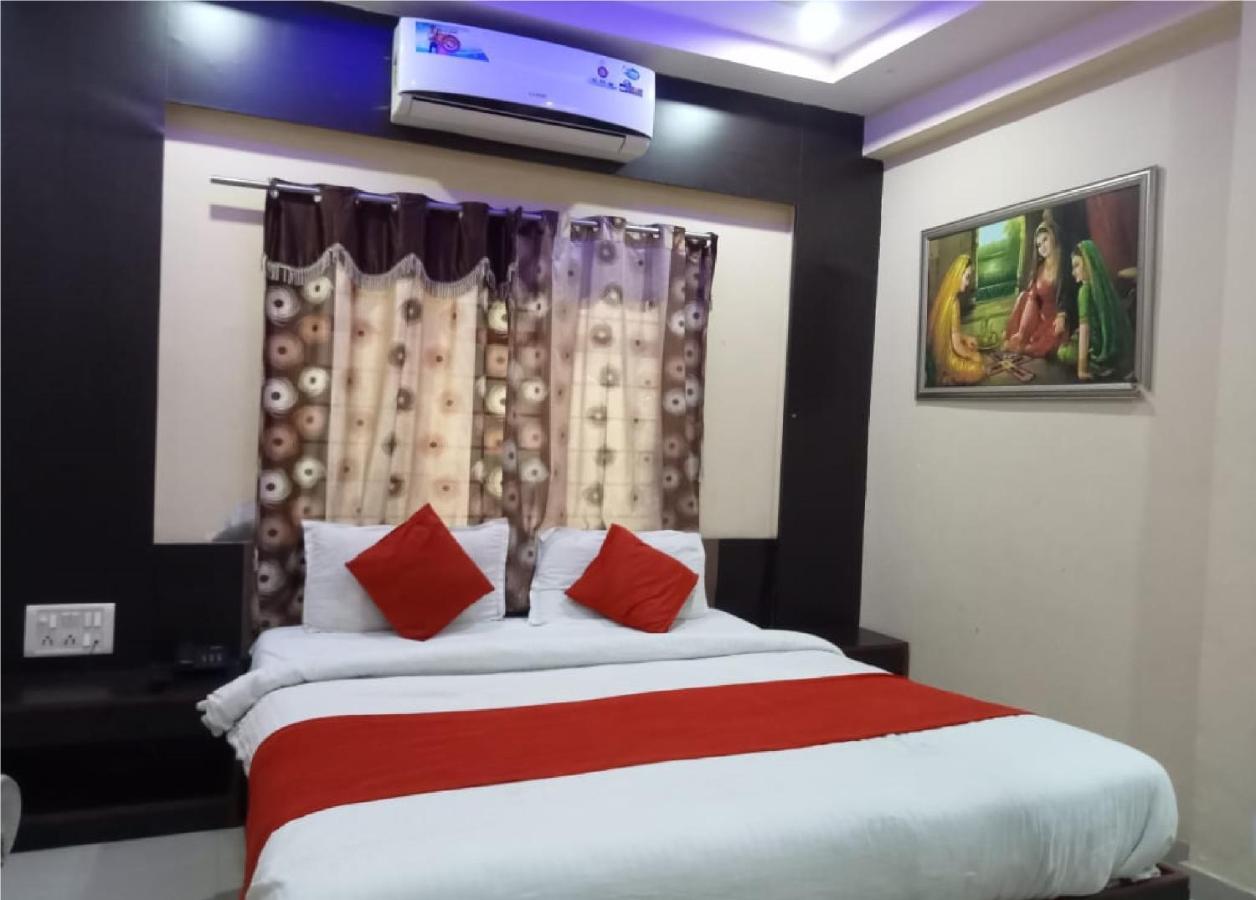 Hotel Krishna Palace Ahmedabad Esterno foto