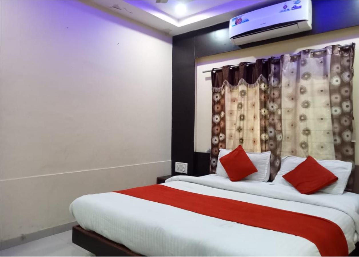 Hotel Krishna Palace Ahmedabad Esterno foto