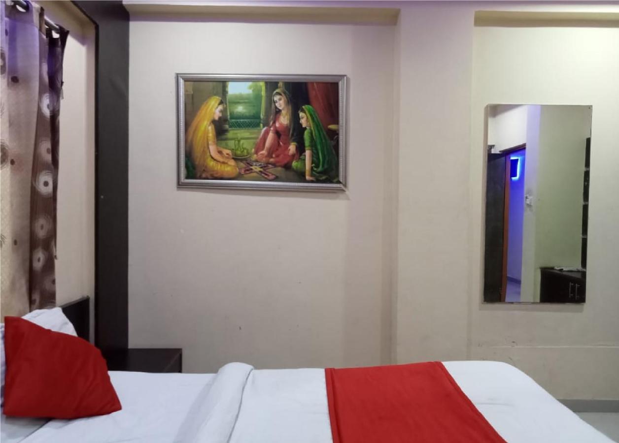 Hotel Krishna Palace Ahmedabad Esterno foto