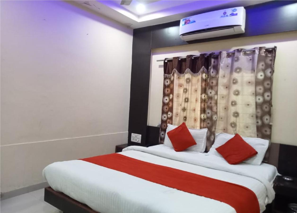 Hotel Krishna Palace Ahmedabad Esterno foto